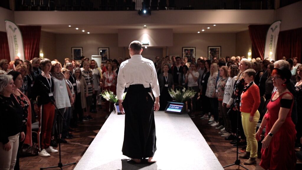 johan lodder keynote speaker on stage